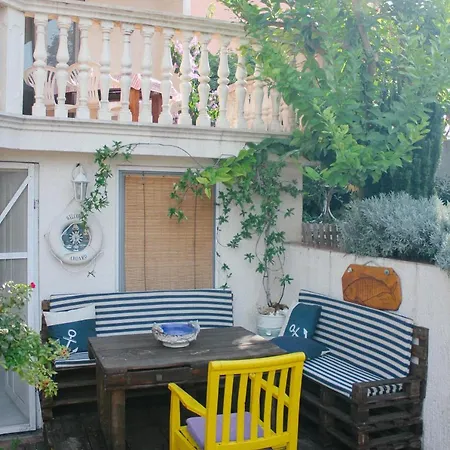 Elke Apartment